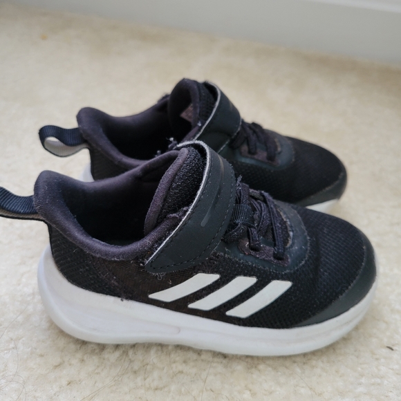 Lot of Nike light jacket and Adidas shoes - Picture 6 of 11